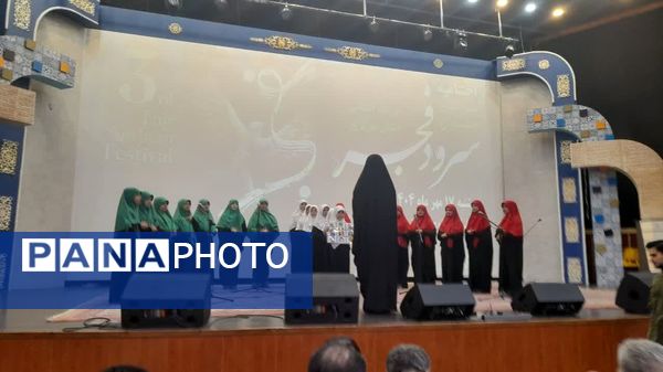 اعزام گروه سرود منتخب ناحیه شازند به اختتامیه سومین جشنواره سرود فجر مرحله استانی
