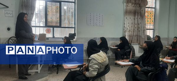 حوزه امتحانی در دبیرستان نمونه شهید محمدی پور خلیل آباد 