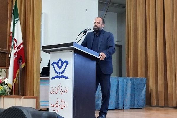 معلمان، ارزش‌های فرهنگی را به نسل‌های جدید منتقل می‌کنند