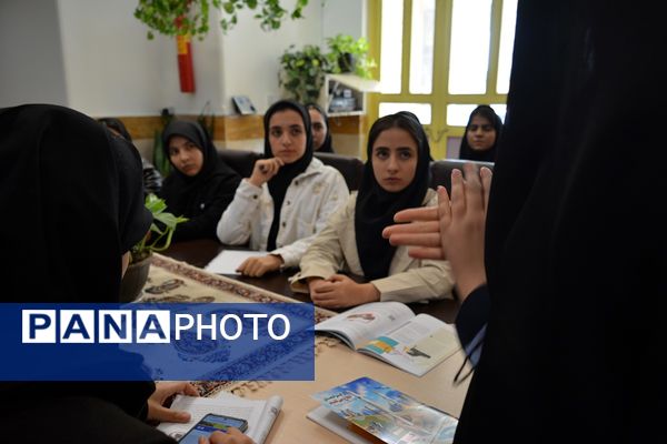 برای اولین‌بار؛ برگزاری کافه ۵۷ در دبیرستان‌ نمونه دولتی ولایت بهارستان‌دو