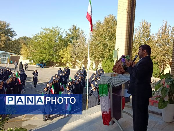 آغاز سال تحصیلی در مدرسه عشقی‌فرد همزمان با هفته دفاع مقدس