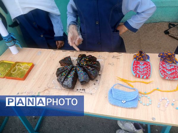 بازارچه درون مدرسه در دبستان دخترانه شهید احمد خاقانی شیروان