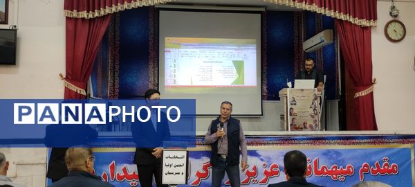 انتخابات انجمن و اولیا و مربیان مدرسه نمونه دولتی فرزانگان شهرستان شیروان 