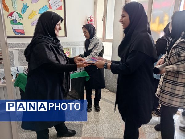 مراسم روز دانش آموز و ایام فاطمیه در دبیرستان حضرت خدیجه (س)جعفریه قم 