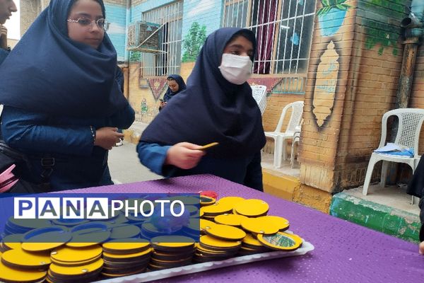 مراسم روز دختر و تقدیر از دانش‌آموزان نمونه و رتبه برتر