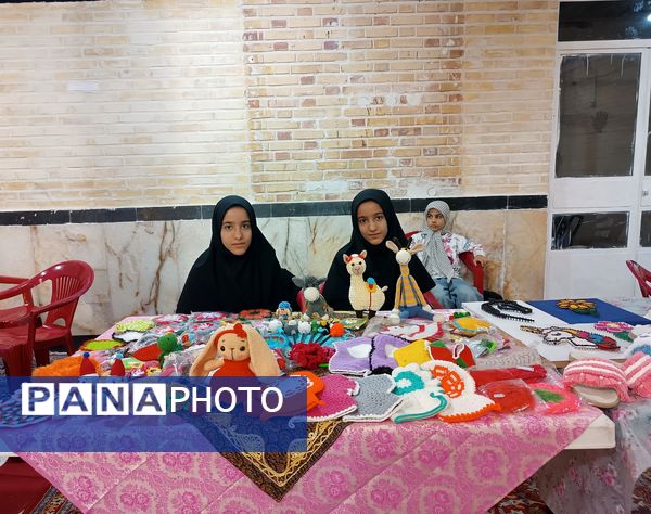 برپایی بازارچه کسب و کار دانش‌آموزی مدرسه توسلی بهاباد
