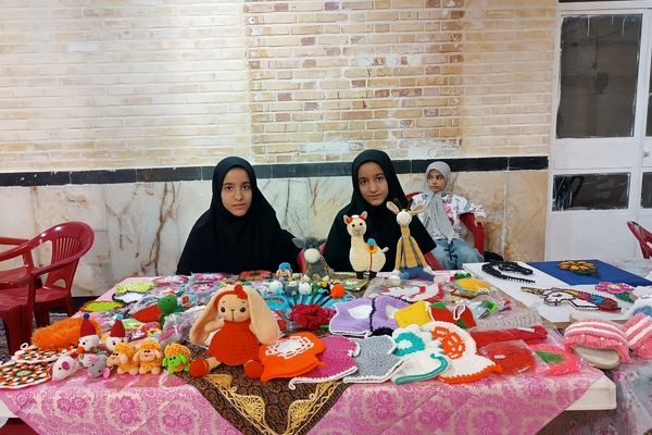 برپایی بازارچه کسب و کار دانش‌آموزی مدرسه توسلی بهاباد