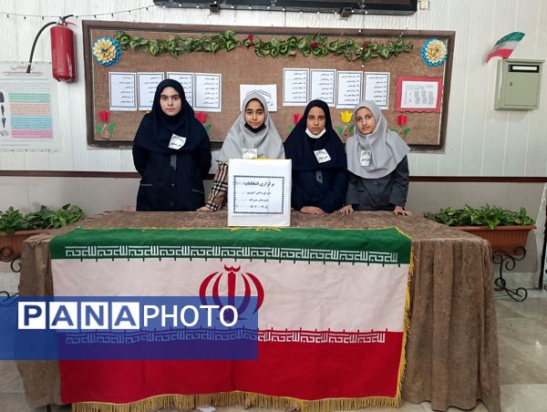 رقابت پرشور دانش آموزان در انتخابات شورای دبیرستان میرزا جعفر سروقد