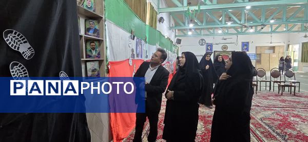 برگزاری نمایشگاه استکبارستیزی در دبیرستان نمونه حضرت معصومه(س) بافق