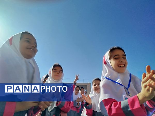 صبحگاه شاد مدارس دخترانه استان اصفهان در قالب طرح «نوجوان شاد ایرانی (نشا)»