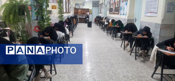 حوزه امتحانی در دبیرستان نمونه شهید محمدی پور خلیل آباد 