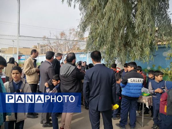  نمایشگاه دست‌سازه‌های دانش‌آموزی در دبستان حضرت قاسم بن‌الحسن‌(ع) ناحیه یک