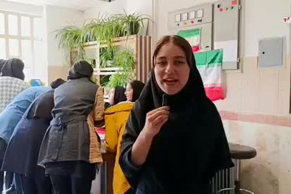 شور و رقابت دانش‌آموزان در انتخابات شورای مدرسه امیرکبیر رزن  