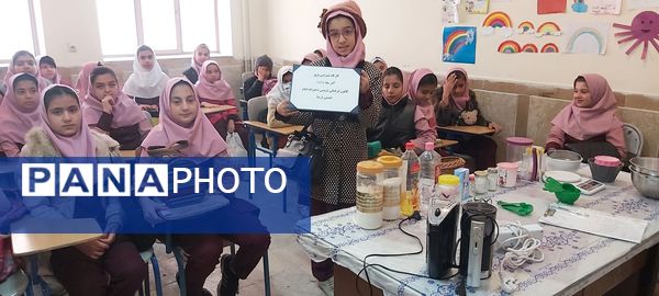 شیرینیِ دوستی اردوی دختران مهدیه در کارگاه شیرینی‌پزی کانون  امام خمینی(ره)