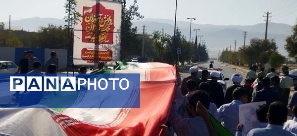 حضور نسل فهمیده ها در راهپیمایی 13 آبان 