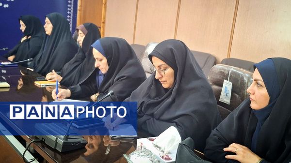 نشست بانوان ستادی با سرپرست آموزش و پرورش قائمشهر