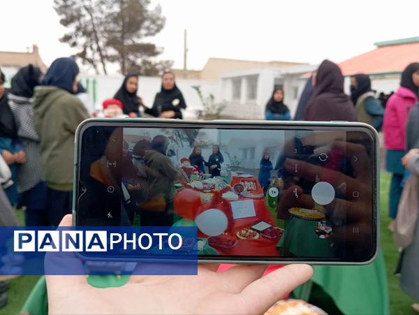 برگزاری جشن شب یلدا در دبیرستان دخترانه امام خمینی (ره)