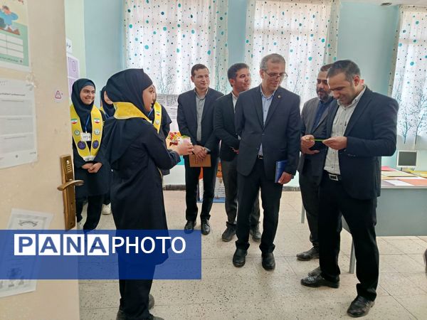 بازدید مسئولین استانی  از دبیرستان فرزانگان