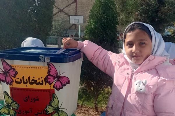 انتخابات شورای دانش‌آموزی در دبستان شهید عامل هوشمند زارچ 