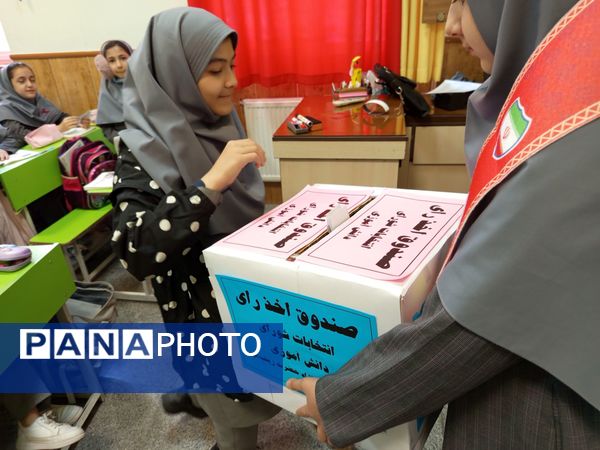 هیجان انتخابات شورای دانش‌آموزی در دبیرستان مصلی نژاد حضرت زینب