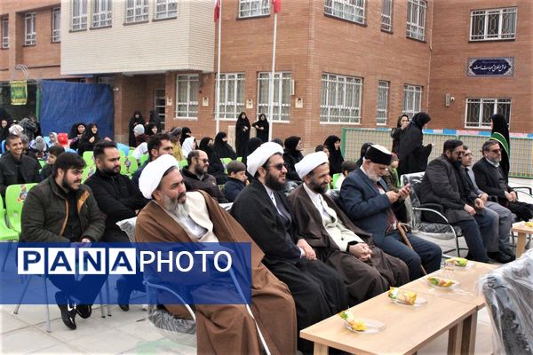 جلوه‌هایی از یادواره شهدا در دبستان استثنایی باغچه‌بان قم