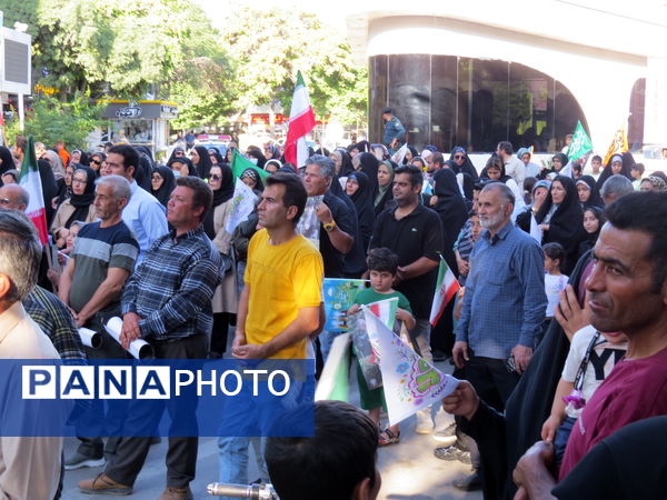 بازدید مدیرکل آموزش پرورش استان خراسان شمالی از غرفه‌های غدیرخم در بجنورد