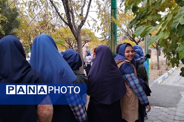  بازدید مدرسه نرگس پردیس از کتابخانه شیخ بهایی