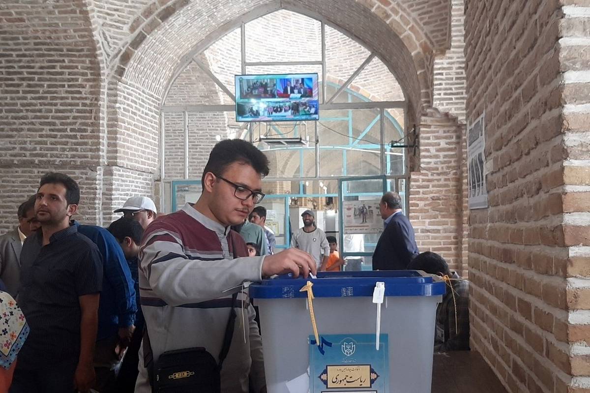 مردم نیشابور هدف خود از حضور در پای صندوق‌های رأی را گفتند