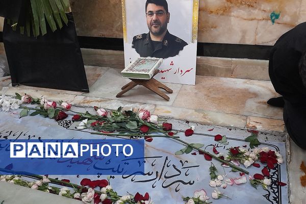 در آغوش زمین، شهیدانی آرمیده‌اند که با جوهر خون، سند حق و حقیقت را امضا نمودند 