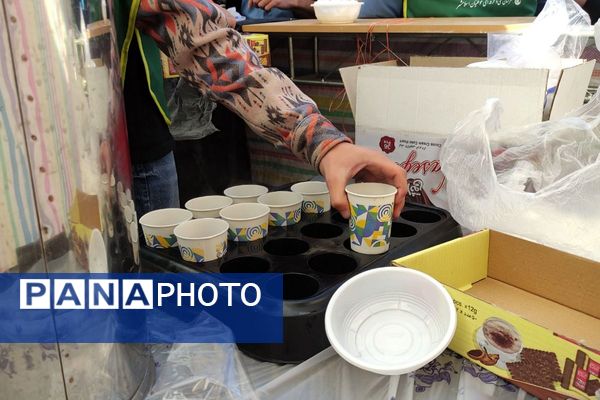 در اغنای دل‌ها هنرستان موفقیان اسلامشهر میزبان آیین فاطمیه و سفره احسان بانوی نور بود