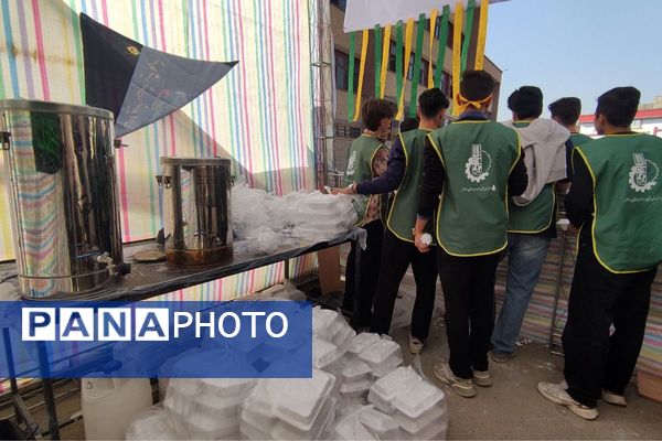 در اغنای دل‌ها هنرستان موفقیان اسلامشهر میزبان آیین فاطمیه و سفره احسان بانوی نور بود