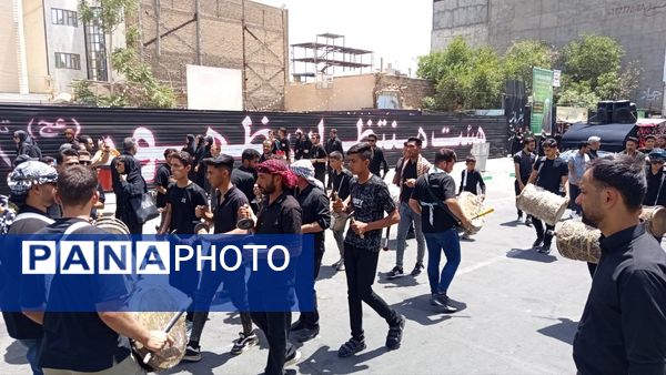 آیین طبل‌زنی در روز عاشورا