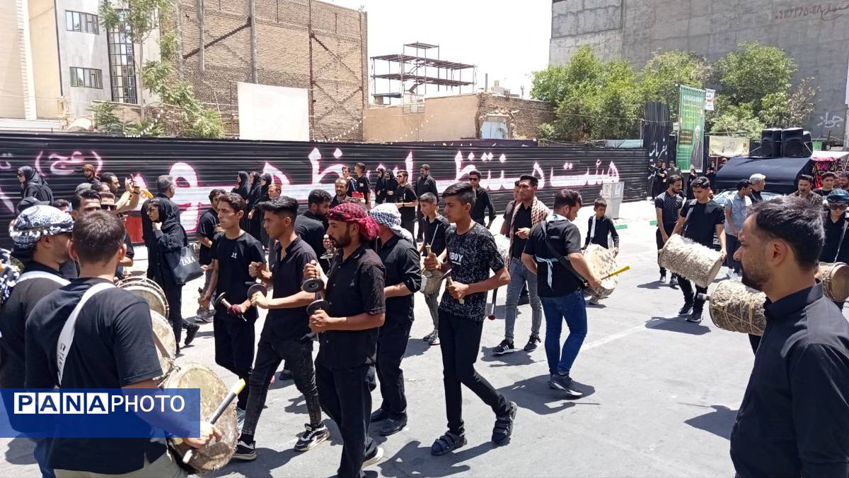 آیین طبل‌زنی در روز عاشورا