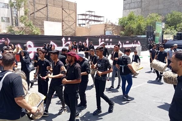 آیین طبل‌زنی در روز عاشورا