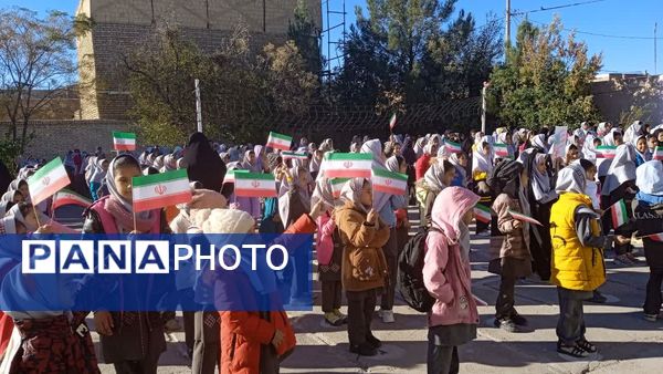 دانش‌آموزان شهید نجفی فدافن هم‌صدا با انقلاب در مراسم سیزده آبان