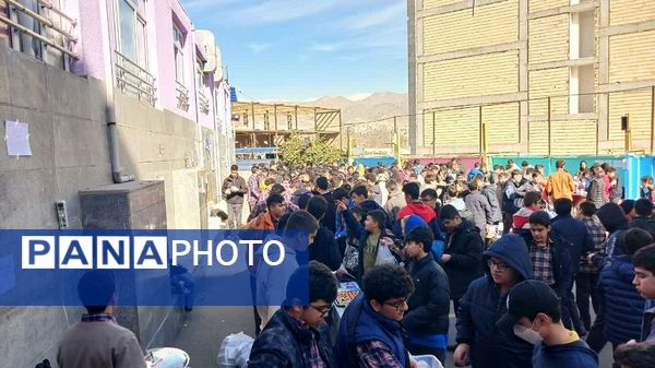 برپایی بازارچه کسب و کار در دبیرستان شهید معمارزاده ناحیه 2 کرج 