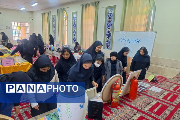 نمایشگاه آثار مسابقات جشنواره فرهنگی هنری امید فردا 