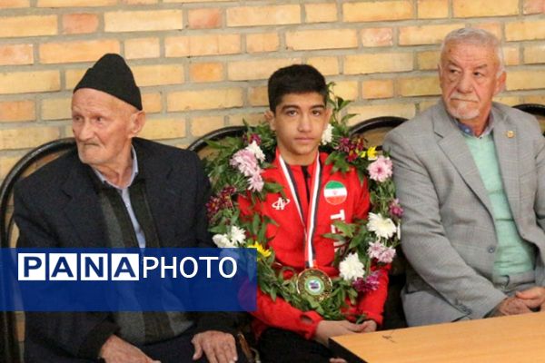 تجلیل از قهرمان مسابقات کشتی غرب آسیا