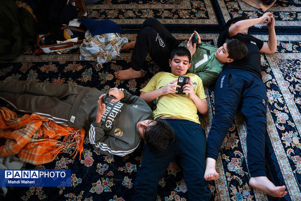 اعتکاف دانش‌آموزی در مسجد قمربنی هاشم (ع)