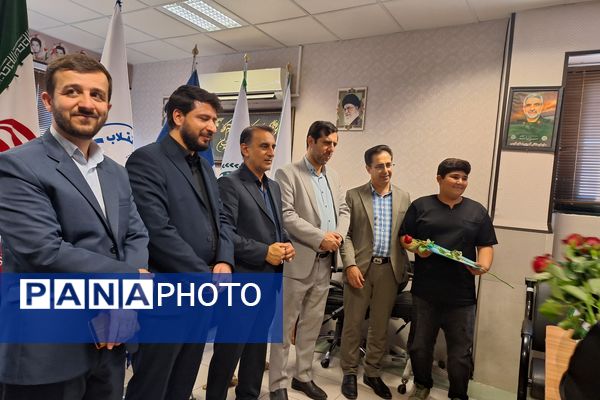 جلسه هم اندیشی و تجلیل از خبرنگاران پانا در شیراز 