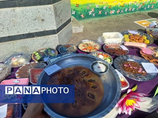 طعم همدلی، عطر امید در جشنواره غذای سلامت روان در مدرسه مهندس رحمانی فرد ناحیه یک مشهد مقدس