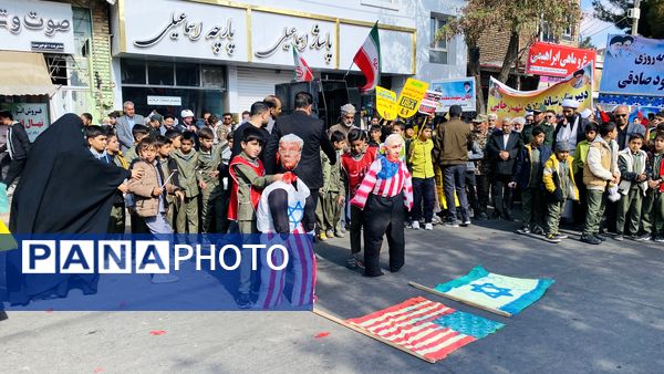 همبستگی نسل امروز با آرمان‌های انقلاب در راهپیمایی ۱۳ آبان باخرز