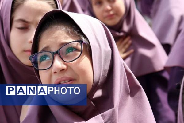 پرچم گردانی آستان قدس رضوی در مدارس منطقه پردیس به مناسبت دهه کرامت