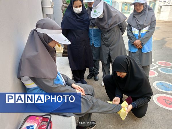 بیست وهفتمین مانور سراسری زلزله وایمنی در دبیرستان فرزانگان ۴ ناحیه یک