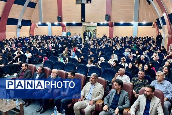 مراسم تجلیل از دانش‌آموزان و فرهنگیان مقام آور مسابقات جهانی، آسیایی و کشوری در فرهنگسرای ولا ناحیه 2 شهرری 