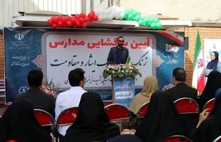 «زنگ مهر» در مدرسه شهیده زینب اسدی لاری با حضور سخنگوی دولت و رئیس باشگاه دانش‌پژوهان جوان نواخته شد