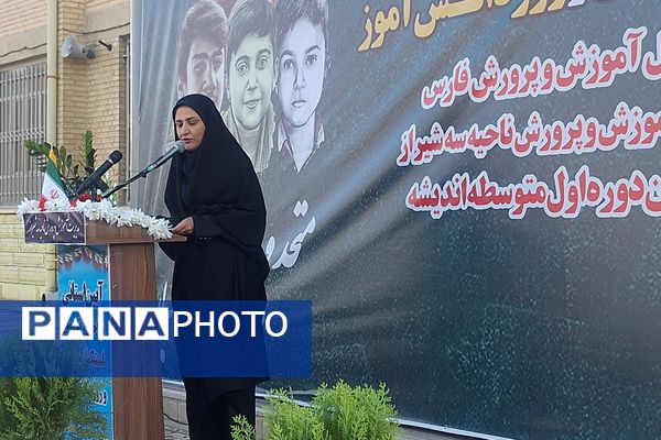 زنگ بیداری و استکبارستیزی دانش آموزان در مدارس شیراز 