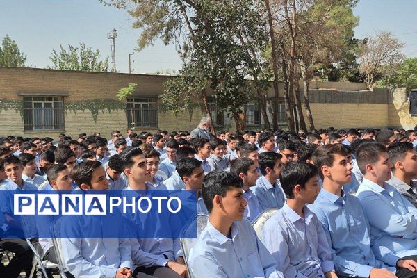 مراسم آغاز سال تحصیلی جدید در دبیرستان ماندگار شهید مدرس