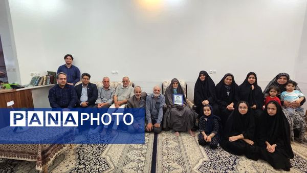 ادای احترام خبرنگاران پانا به مقام شهید جلال اقبال در چهل وششمین دیدار با خانواده شهدا