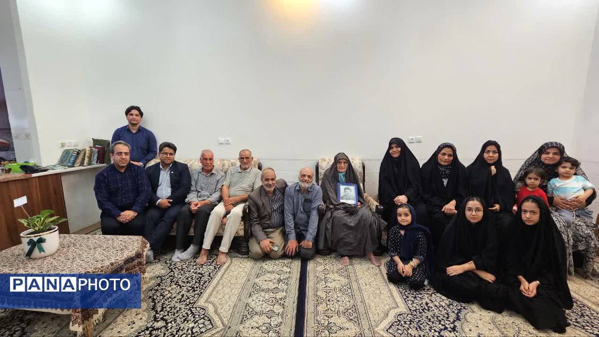 ادای احترام خبرنگاران پانا به مقام شهید جلال اقبال در چهل وششمین دیدار با خانواده شهدا